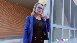 Busty MILF Lara Cruz najde své skutečné volání v pornu