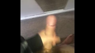Jeune seul et excité