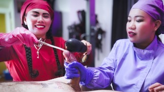 Sadistické Kruté Sestry Koketující S Pacientem