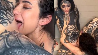 FrankieヴァニアンとのHot高温多湿のレズビアンシャワーセックス