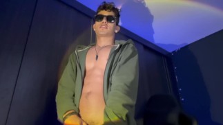 I get horny while doing a live broadcast and masturbate myself until cum