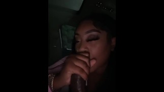 Conseguir la cabeza del amigo de la novia en el estacionamiento