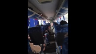 Meine Freundin aß im Bus auf dem Rückweg von Rock in Rio