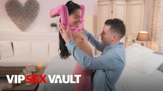 Wie man seine Jungfräulichkeit verliert Tutorial mit der sexy Latina Apolonia Lapiedra - VIP SEX VAULT