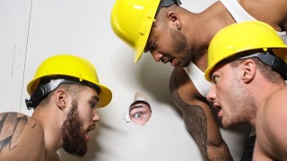 Men - Les travailleurs de la fête du travail font une pause bien nécessaire en leur offrant un cul et une bouche avide.