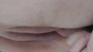 baiser une grosse chienne dans une pose inhabituelle et remplir sa chatte