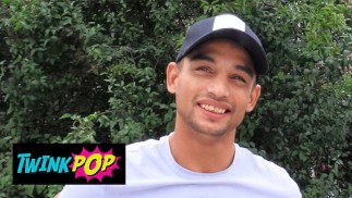 TWINKPOP - Nadržený Dude Najde Sexy Chlapa A Nabízí Mu Peníze Za Jeho Těsný A Pevný Zadek