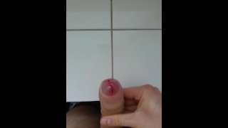 Gozada rápida no banheiro público