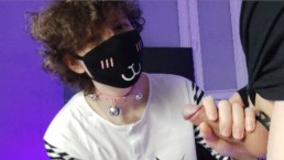 Chiot femboy suce une bite