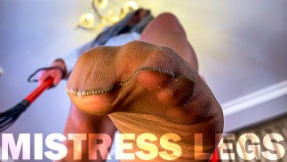 Goddess en collants taquiner les orteils remuer et Giantess POV viewangle