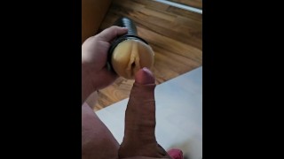 Я трахаю свою плоть и кончаю в нее