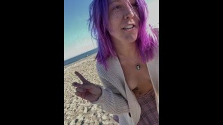 Durfde kleren achter te laten en naakt op het strand te lopen