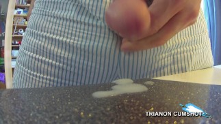 Trianon cumshot #040. Дрочу с другом в он-лайне