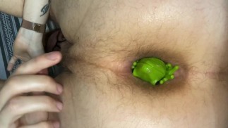 Green se traga profundamente con mi culo en el aire