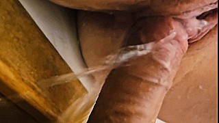 complètement pissé la baise Romance colocataire dans la pisse au bain POV pisse dans sa chatte