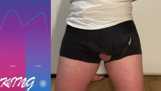 Énorme éjaculation post-orgasme mains libres en sous-vêtements