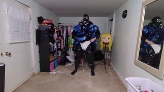 PVC-Schichtmädchen Cosplay und Gasmaske Breathplay Schlauch im Anzug