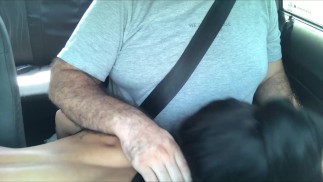 Ik zuig de lul van de Uber-chauffeur in ruil voor geld