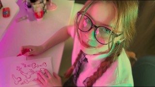 Una studentessa vogliosa di cazzo anziché studiare disegnava piselli... alla fine è stata scopata