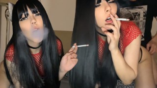 Chica gótica follada por padrastro mientras fuma (video completo en mi 0nlyfans / ManyVids)