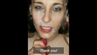 Dank je voor de enorme faciale. Ik hou van het sperma over mijn gezicht