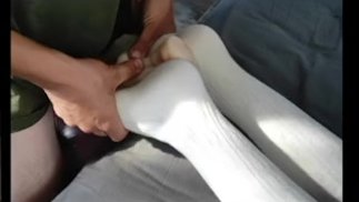Calcetines blancos / calcetín. Hermanastra me dio un trabajo de calcetín / trabajando con los pies