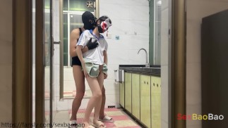 sexbaoboa jadł kutasa w kuchni, został zabrany do łóżka i prawie się pieprzył