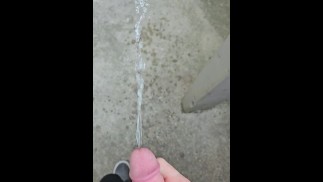 Arriesgado mear fuera de mi apartamento