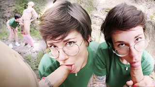 Ein echtes polnisches Paar, das Sex im Freien hat