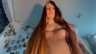 SUCÉ UNE BITE ET LAISSE SA CHATTE BAISER - YourSofia