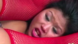 Attraper la brune se faire labourer a fait commencer un plan à 4 avec DP et anal
