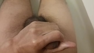 Masturbacja i spuszczanie się do słodkiej gorącej dziewczyny pornohub w wannie