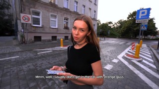 Ho incontrato una bella ragazza per strada e l'ho invitata a casa mia