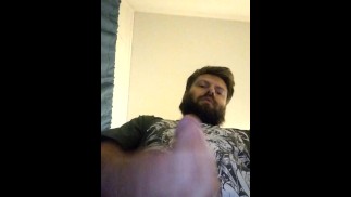 Szarpię mojego penisa jak grając na gitarze. Szarpanie w nieskończoność