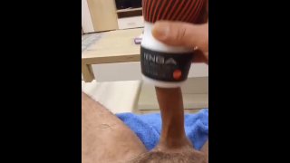Ik masturbeer, met Tenga fleshlight, ik genoot er veel van, veel sperma