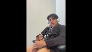 SOLO 19 ANNI ACCAREZZANDO IN UFFICIO