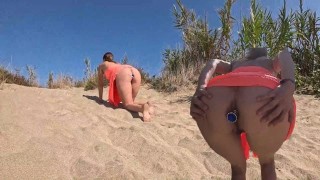 Obyčejný den v nudistické vesnici Cap d Agde ve Francii Almasol dostane tvrdou prdel do zadku