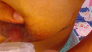 Après 5 creampies je fais un spectacle en direct et le sperme me rend excitée