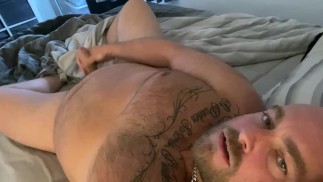 Quem quer sentar no meu pau gordo e latejante?