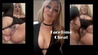 Cheating SLUT GETS ON FACETIME WITH SIDE GUY AND WANKS & squirts and pisses while bf asleep. 🫨 💦😉