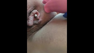 Orgazm łechtaczki POV z różą