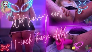 Ich mache mein Höschen 💦 nass und dehne meine Muschi mit vier Fingern und einem RIESIGEN DILDO 🍆
