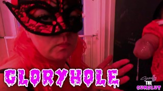 Esposa grava a si mesma treinamento gloryhole - scruffyTheCumSlut ordenha galos estranhos