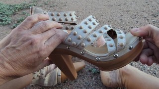Massage sensuel des pieds en plein air