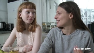 Ersties - Bonnie & Talia Dão Um Ao Outro Um Motivo Para Gemer