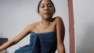 POV - minha linda meia-irmã morena me levanta de manhã com uma boa punheta!