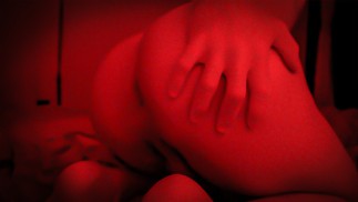 Jeu anal, tease solo et écartement d’anus