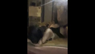 Teen bruna dal corpo perfetto ama cavalcare il fidanzato con un grosso cazzo