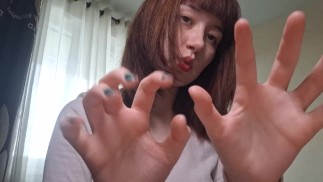 しーっ。。。私の口はあなたのために秘密を持っています 😈