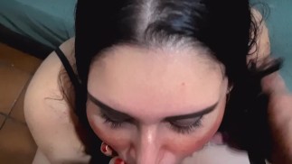 Gostosa na coleira| Garganta profunda| Boquete babado| Gozei no copo e fiz ela beber tudo
